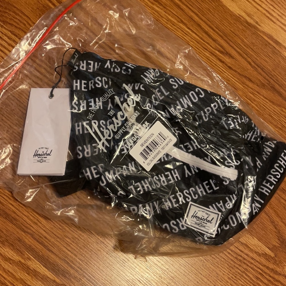 Herschel Supply & Co. Seventeen Hip Pack - Picture 4 of 6